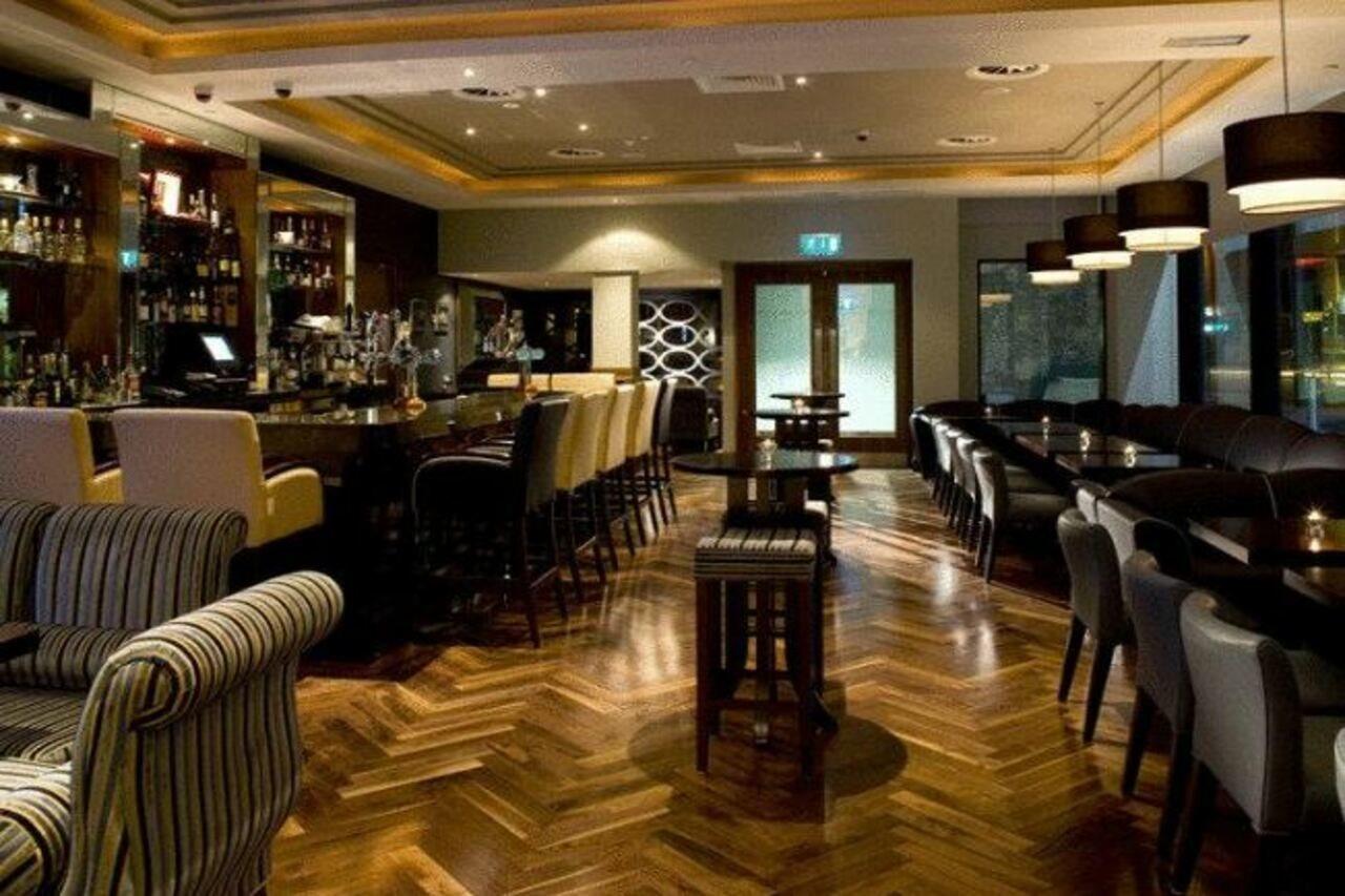 The Savoy Hotel ลิเมอริค ภายนอก รูปภาพ The bar at the 100 Queen's Gate