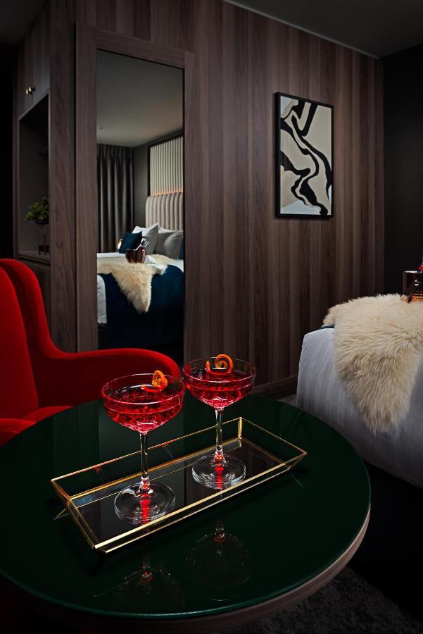 The Savoy Hotel ลิเมอริค ภายนอก รูปภาพ A room at the hotel
