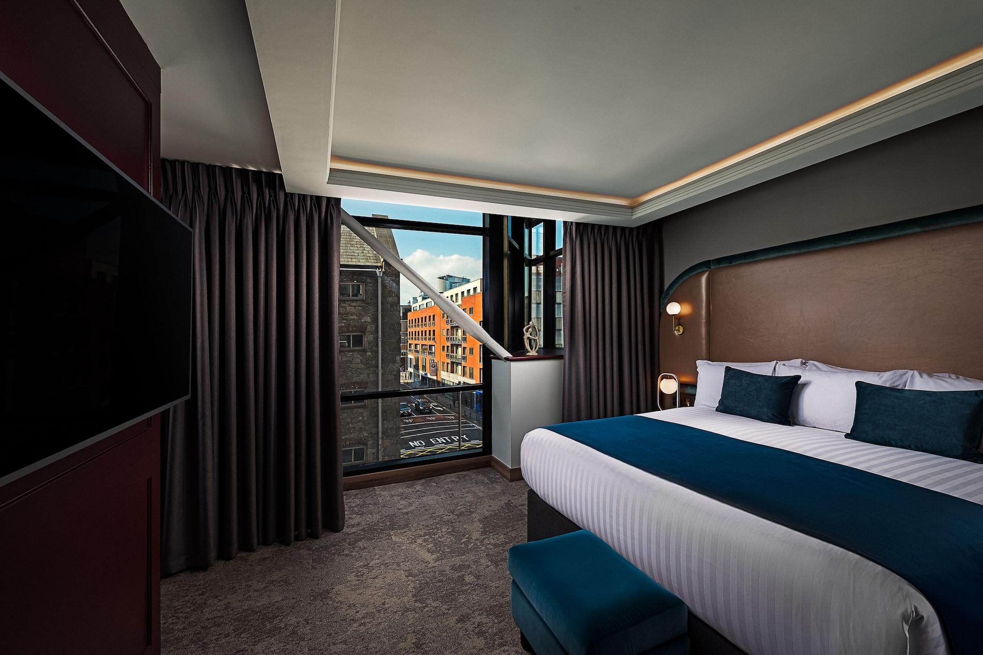 The Savoy Hotel ลิเมอริค ภายนอก รูปภาพ A bedroom at the hotel