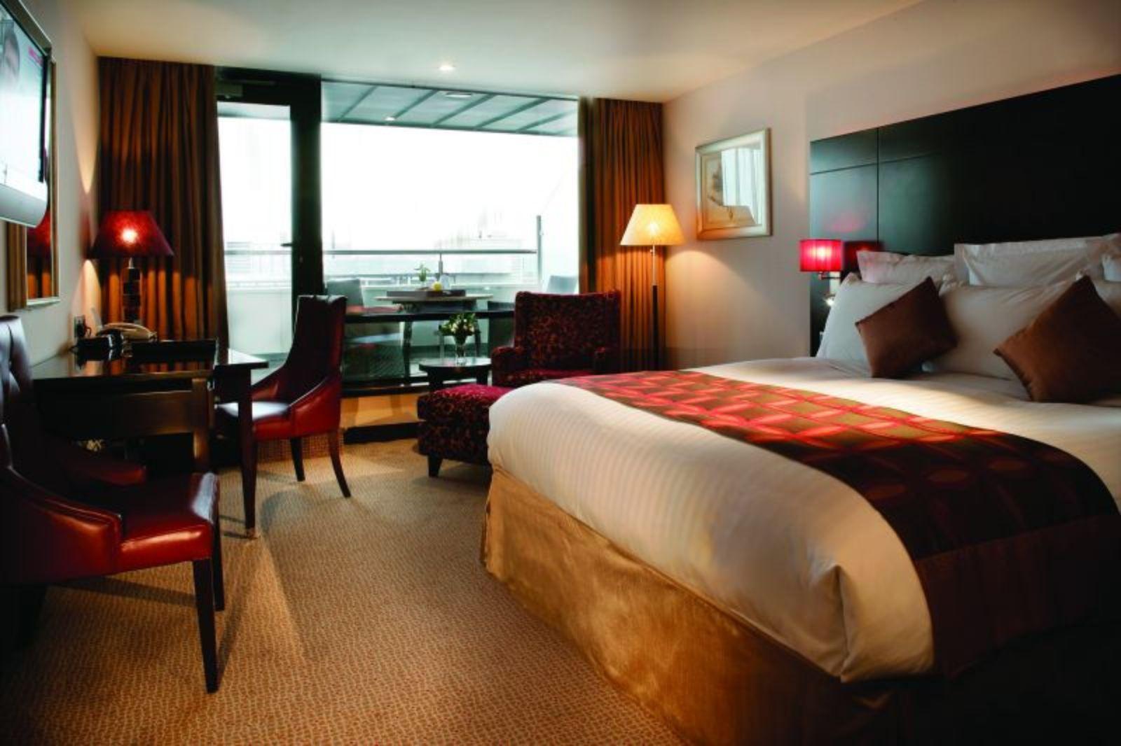 The Savoy Hotel ลิเมอริค ภายนอก รูปภาพ A room at the hotel
