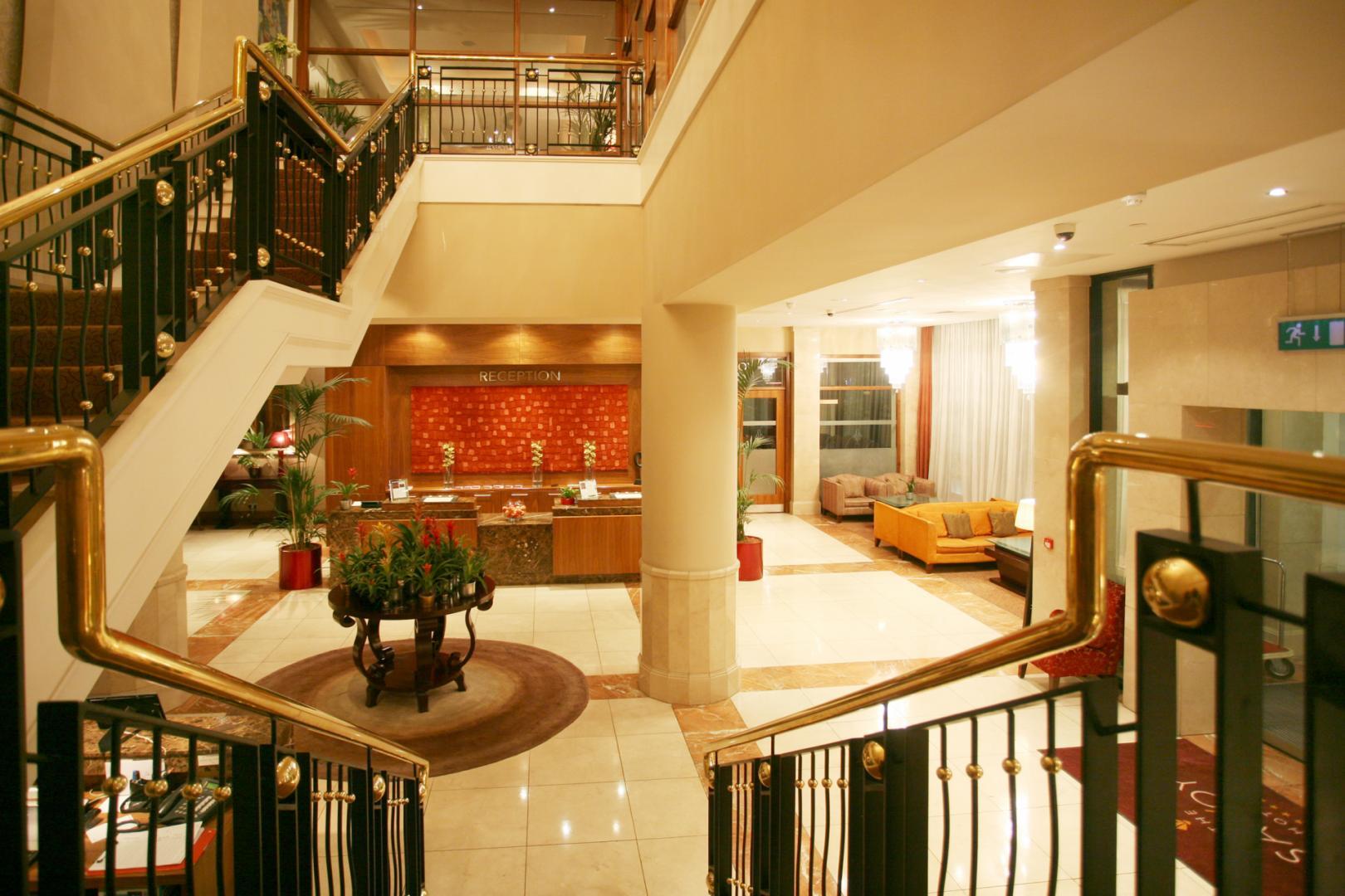 The Savoy Hotel ลิเมอริค ภายนอก รูปภาพ Interior of the hotel