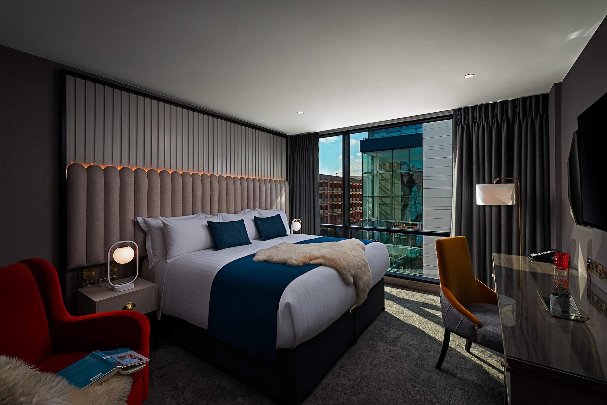 The Savoy Hotel ลิเมอริค ภายนอก รูปภาพ A bedroom at the hotel