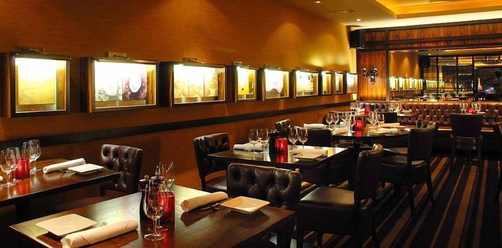 The Savoy Hotel ลิเมอริค ภายนอก รูปภาพ Interior of the restaurant