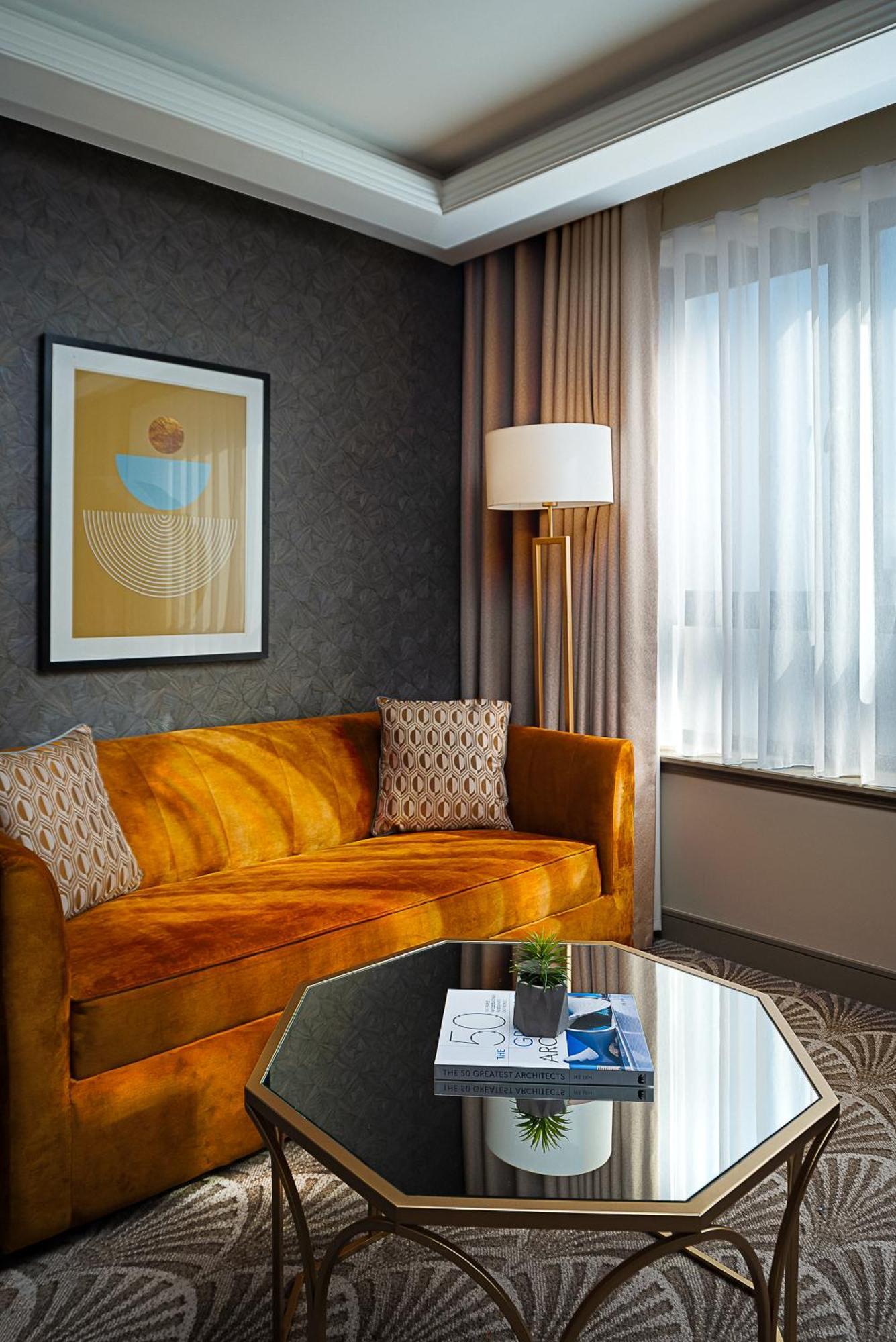 The Savoy Hotel ลิเมอริค ภายนอก รูปภาพ A living room at the hotel