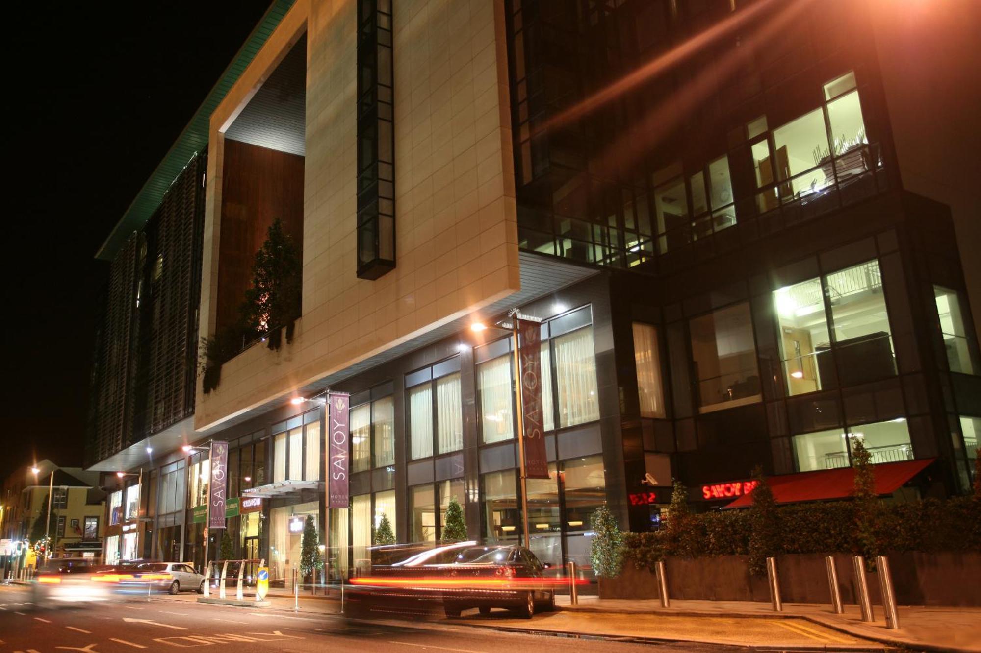 The Savoy Hotel ลิเมอริค ภายนอก รูปภาพ The new building of the University of Westminster