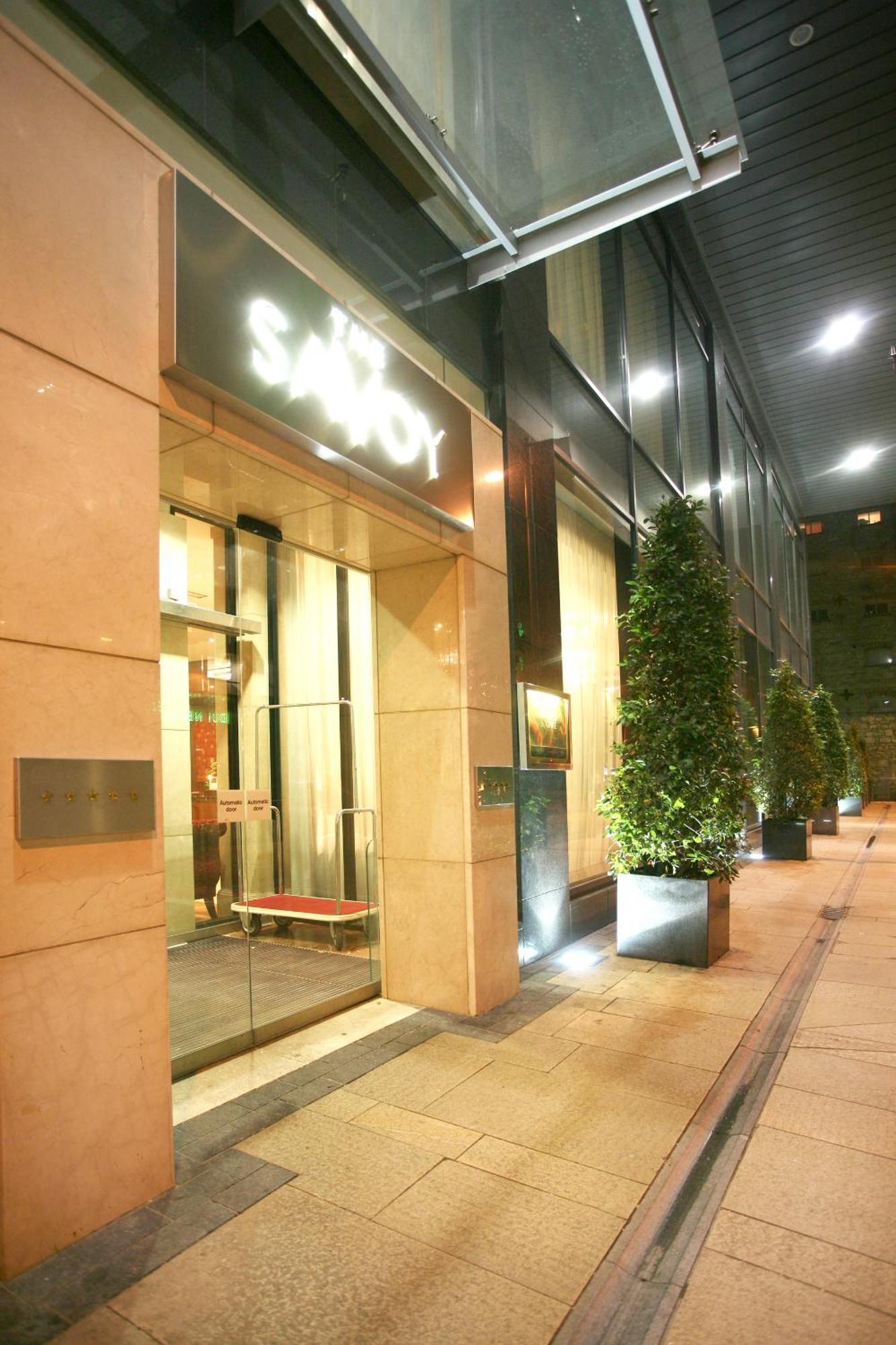 The Savoy Hotel ลิเมอริค ภายนอก รูปภาพ Entrance to the hotel