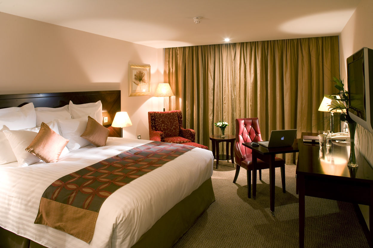 The Savoy Hotel ลิเมอริค ภายนอก รูปภาพ A room at the hotel